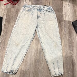 High-Rise Light Wash Mom Jeans - Women